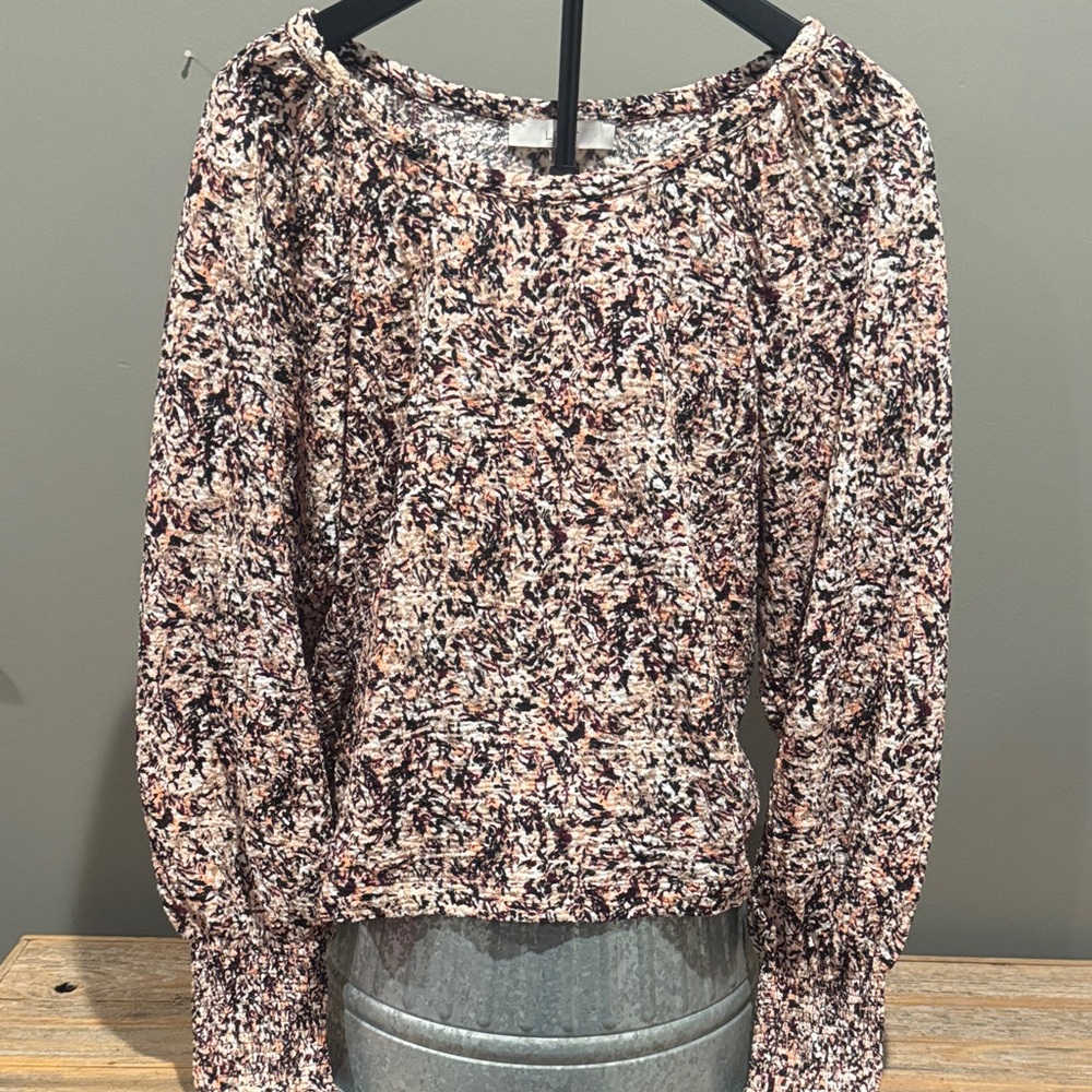 Elegant Women's Patterned Blouse